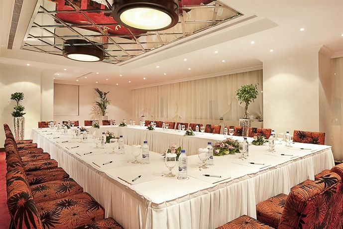 Imagen de los interiores del Hotel Swiss-belhotel Corniche. Foto 12