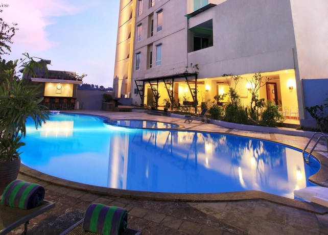 Imagen de la piscina del Hotel Swiss-belhotel Maleosan Manado. Foto 8