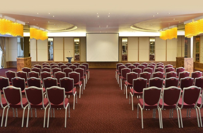 Imagen de los interiores del Hotel Swiss-belhotel Seef Bahrain. Foto 12