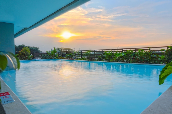 Imagen de la piscina del Hotel Swiss-belhotel Serpong - Chse Certified. Foto 17