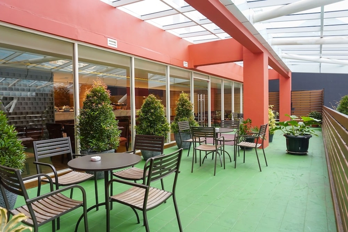 Imagen del bar/restaurante del Hotel Swiss-belhotel Serpong - Chse Certified. Foto 3