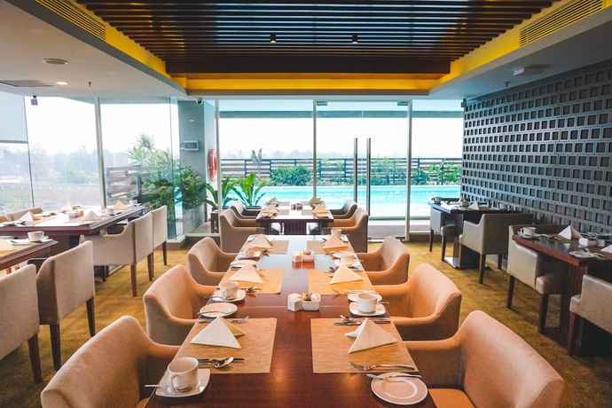 Imagen del bar/restaurante del Hotel Swiss-belhotel Serpong - Chse Certified. Foto 5