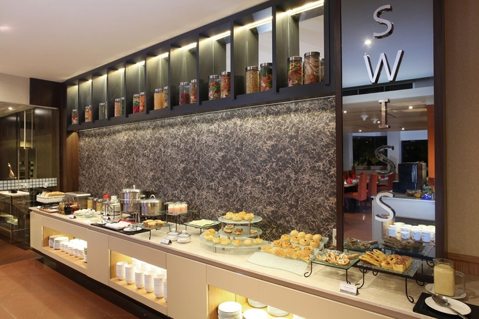 Imagen del bar/restaurante del Hotel Swiss-belhotel Silae Palu. Foto 2