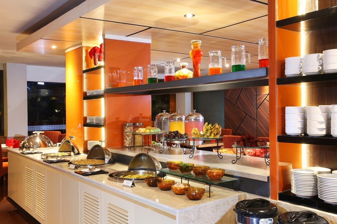 Imagen del bar/restaurante del Hotel Swiss-belhotel Silae Palu. Foto 3