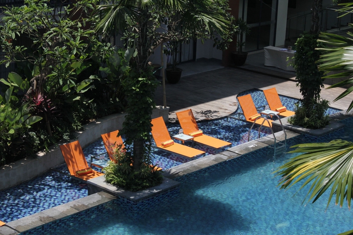 Imagen de la piscina del Hotel Swiss-belhotel Tuban. Foto 18
