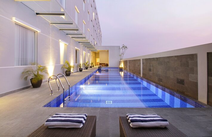 Imagen de la piscina del Hotel Swiss-belinn Airport Surabaya. Foto 31
