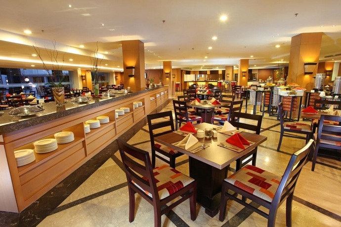 Imagen del bar/restaurante del Hotel Swiss-belinn Panakkukang Makassar. Foto 2