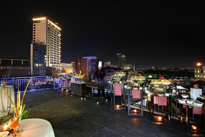 Imagen de los exteriores del Hotel Swiss-belinn Panakkukang Makassar. Foto 11