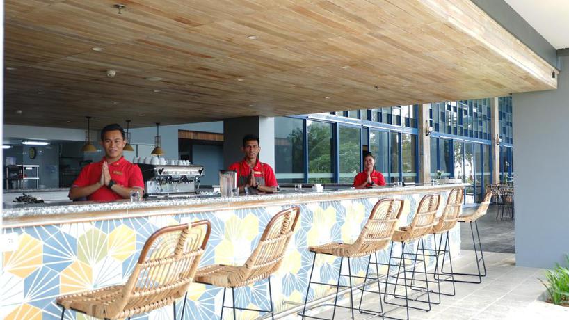 Imagen del bar/restaurante del Hotel Swiss-belresort Belitung - Chse Certified. Foto 4