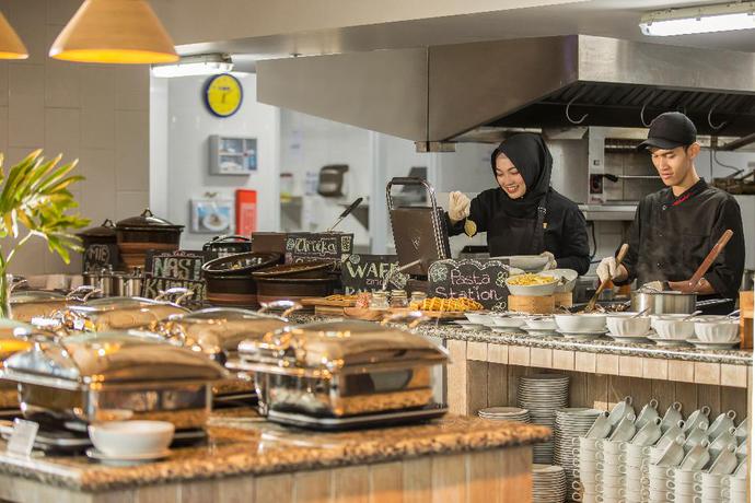 Imagen del bar/restaurante del Hotel Swiss-belresort Belitung - Chse Certified. Foto 14