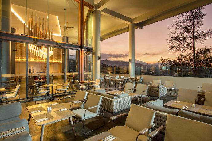 Imagen del bar/restaurante del Hotel Swiss-belresort Dago Heritage - Chse Certified. Foto 11