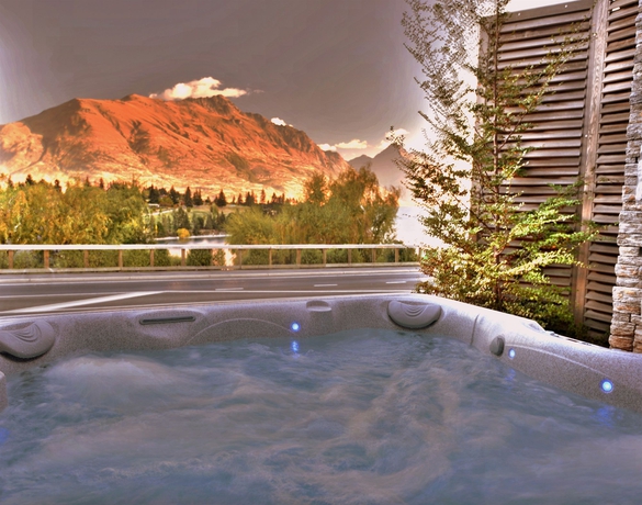 Imagen de la piscina del Hotel Swiss-belsuites Pounamu Queenstown. Foto 16