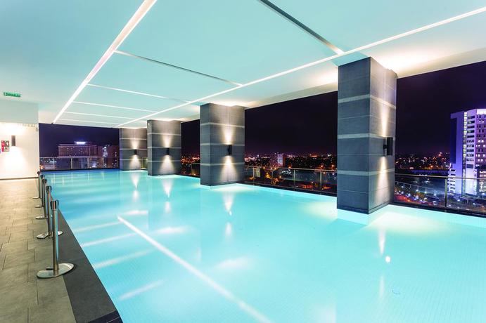 Imagen de la piscina del Hotel Swiss-garden Melaka. Foto 13