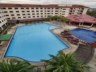 Imagen de la piscina del Hotel Swiss-inn Sungai Petani. Foto 2