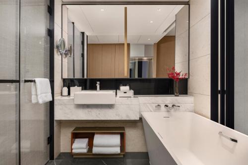 Imagen de la habitación del Hotel Swissôtel Beijing Hong Kong Macau Center. Foto 16