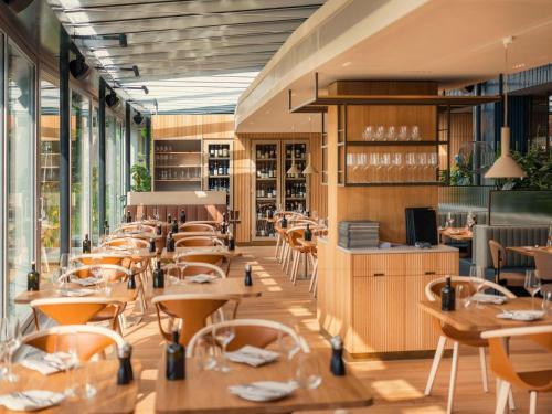 Imagen del bar/restaurante del Hotel Swissôtel Kursaal Bern. Foto 6