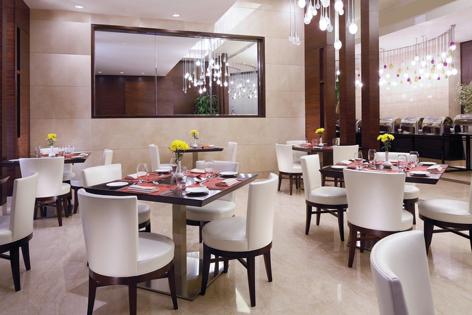 Imagen del bar/restaurante del Hotel Swissôtel Makkah. Foto 2