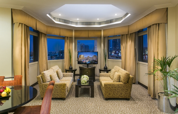 Imagen de los interiores del Hotel Swissotel Al Murooj Dubai. Foto 16