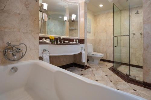 Imagen de la habitación del Hotel Swissotel Bangkok Ratchada. Foto 11