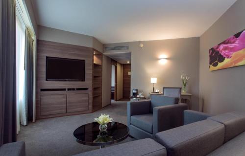 Imagen de la habitación del Hotel Swissotel Bangkok Ratchada. Foto 14