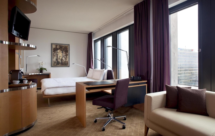 Imagen de la habitación del Hotel Swissotel Berlin. Foto 7