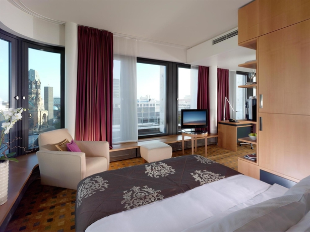 Imagen de la habitación del Hotel Swissotel Berlin. Foto 9