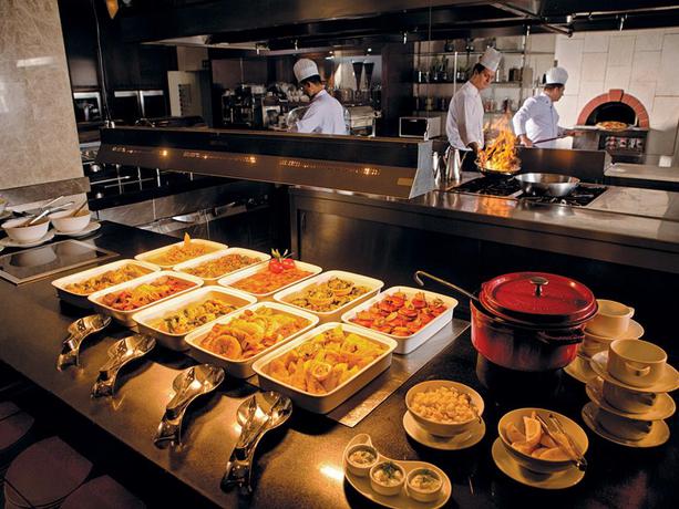 Imagen del bar/restaurante del Hotel Swissotel Buyuk Efes Izmir. Foto 2