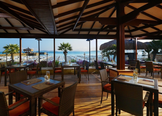 Imagen del bar/restaurante del Hotel Swissotel Resort And Spa Cesme. Foto 1