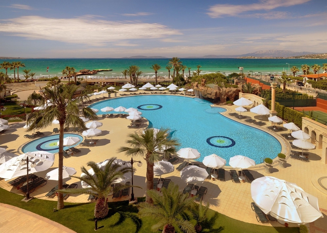 Imagen de la piscina del Hotel Swissotel Resort And Spa Cesme. Foto 15
