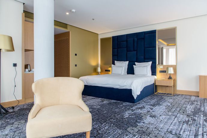 Imagen de la habitación del Hotel Swissotel Sarajevo. Foto 2