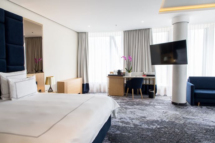 Imagen de la habitación del Hotel Swissotel Sarajevo. Foto 3