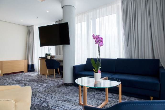 Imagen de la habitación del Hotel Swissotel Sarajevo. Foto 14