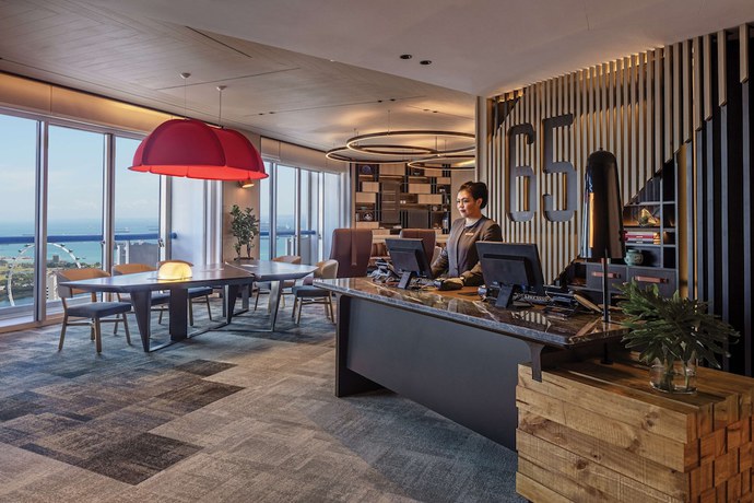 Imagen de los interiores del Hotel Swissotel The Stamford, Singapore. Foto 14