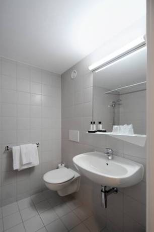 Imagen de la habitación del Hotel Swisstech. Foto 2