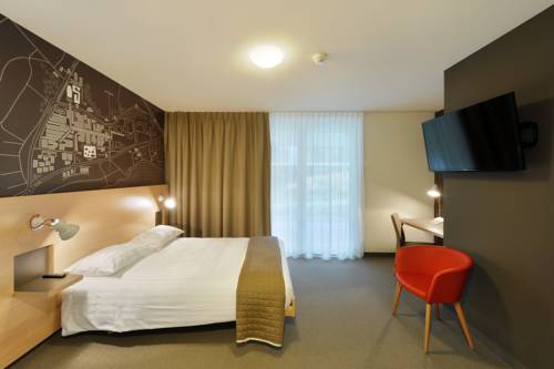 Imagen de la habitación del Hotel Swisstech. Foto 5