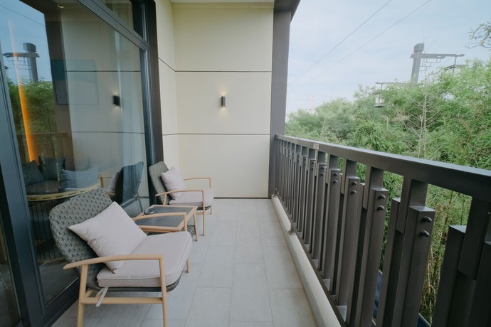 Imagen de la habitación del Hotel Swisstouches Resort. Foto 4