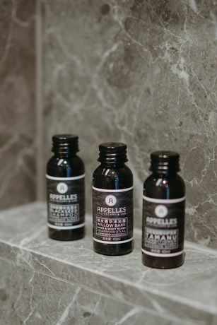 Imagen de la habitación del Hotel Swisstouches Resort. Foto 5