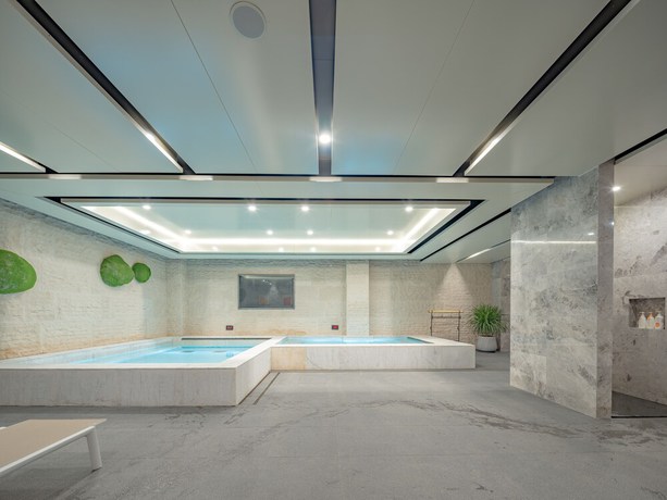 Imagen de la piscina del Hotel Swisstouches Resort. Foto 20