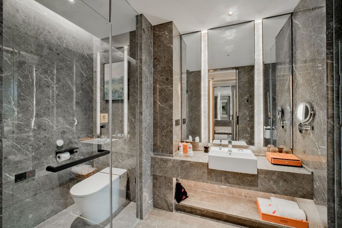 Imagen de la habitación del Hotel Swisstouches Resort. Foto 10