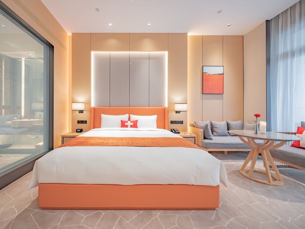 Imagen de la habitación del Hotel Swisstouches Resort. Foto 11