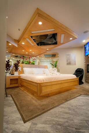 Imagen de la habitación del Hotel Sybaris Pool Suites. Foto 7
