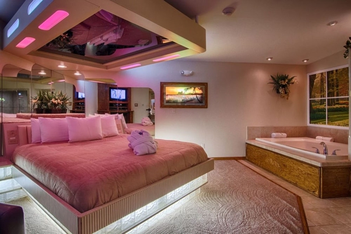 Imagen de la habitación del Hotel Sybaris Pool Suites Indianapolis. Foto 2