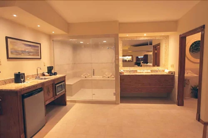 Imagen de la habitación del Hotel Sybaris Pool Suites Indianapolis. Foto 11