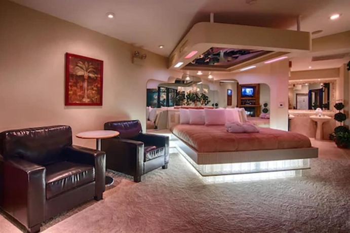 Imagen de la habitación del Hotel Sybaris Pool Suites Indianapolis. Foto 12