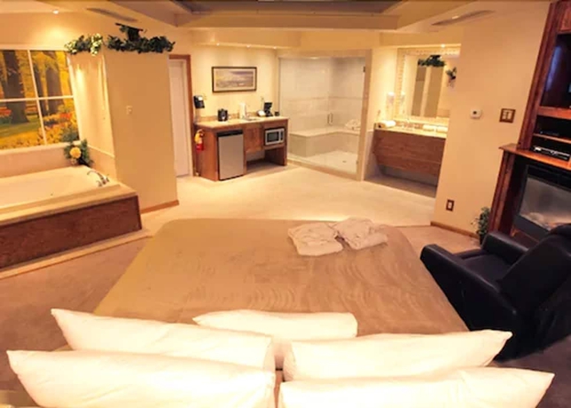 Imagen de la habitación del Hotel Sybaris Pool Suites Indianapolis. Foto 14
