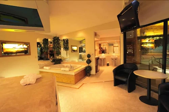 Imagen de la habitación del Hotel Sybaris Pool Suites Indianapolis. Foto 15