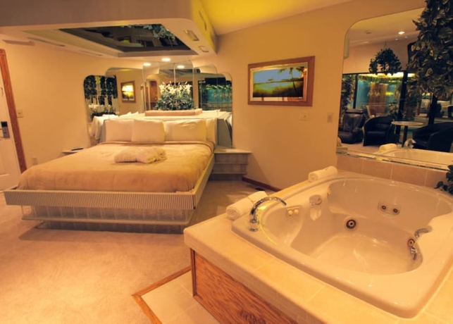 Imagen de la habitación del Hotel Sybaris Pool Suites Indianapolis. Foto 19
