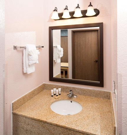 Imagen de la habitación del Hotel Sylo Denver Airport, A Ramada By Wyndham. Foto 9
