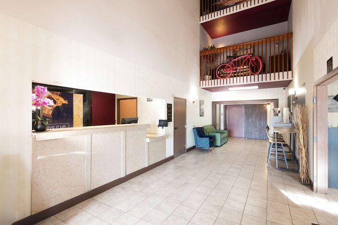 Imagen de los interiores del Hotel Sylo Denver Airport, A Ramada By Wyndham. Foto 20