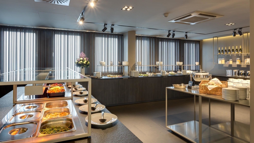 Imagen del bar/restaurante del Hotel Sylter Hof Berlin superior City West. Foto 2